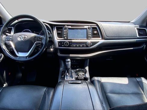 Used 2018 Toyota Highlander Limited Platinum AWD/4WD image 16