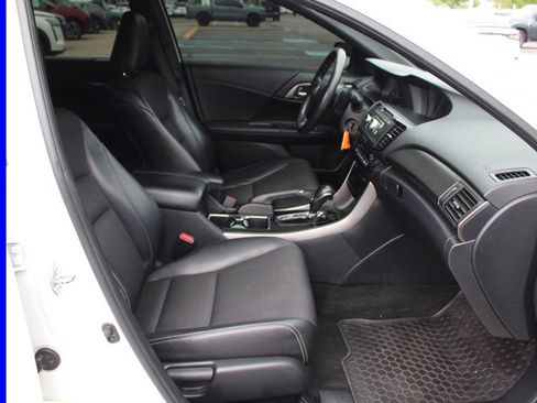 Used 2016 Honda Accord Sport image 18