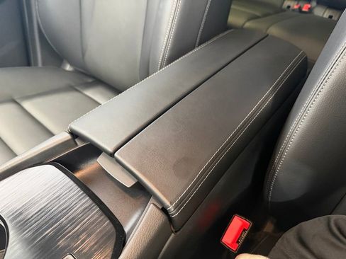 Used 2025 Nissan Rogue SL w/ SL Premium Package image 16