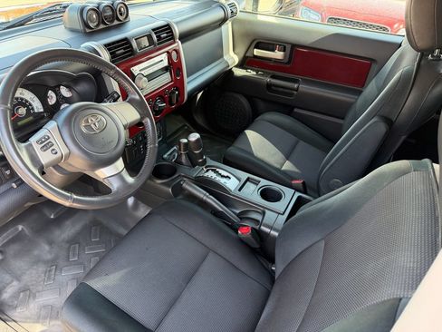 Used 2010 Toyota FJ Cruiser 4WD image 18