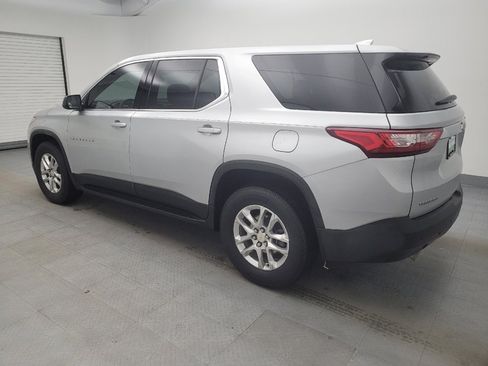 Used 2021 Chevrolet Traverse LS image 3