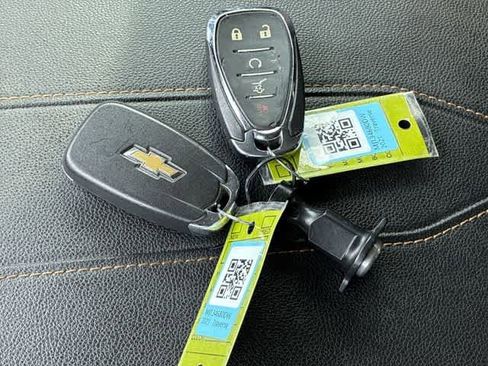 Used 2021 Chevrolet Traverse LT FWD image 37