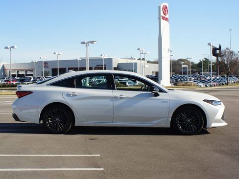 Used 2019 Toyota Avalon XSE image 21