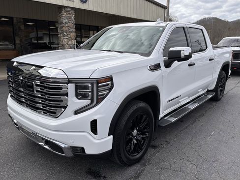 Used 2023 GMC Sierra 1500 Denali AWD/4WD image 2