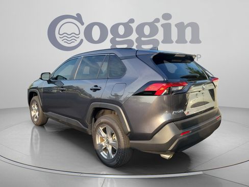 Used 2025 Toyota RAV4 XLE w/ Convenience Package FWD image 4