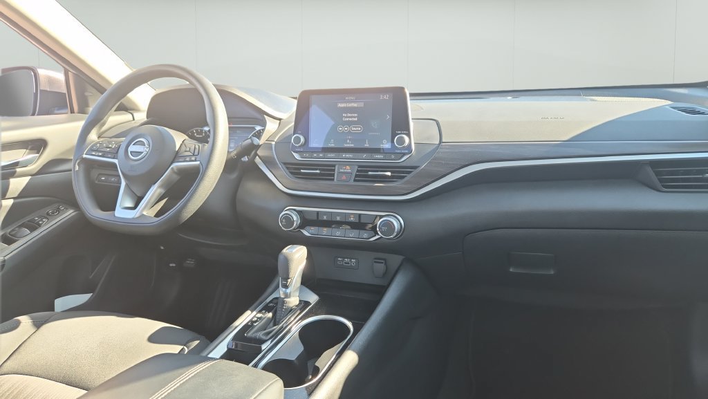 Used 2024 Nissan Altima 2.5 SV FWD image 10