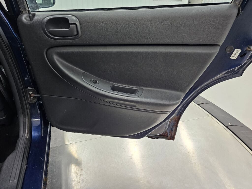 Used 2006 Dodge Stratus SXT FWD image 25