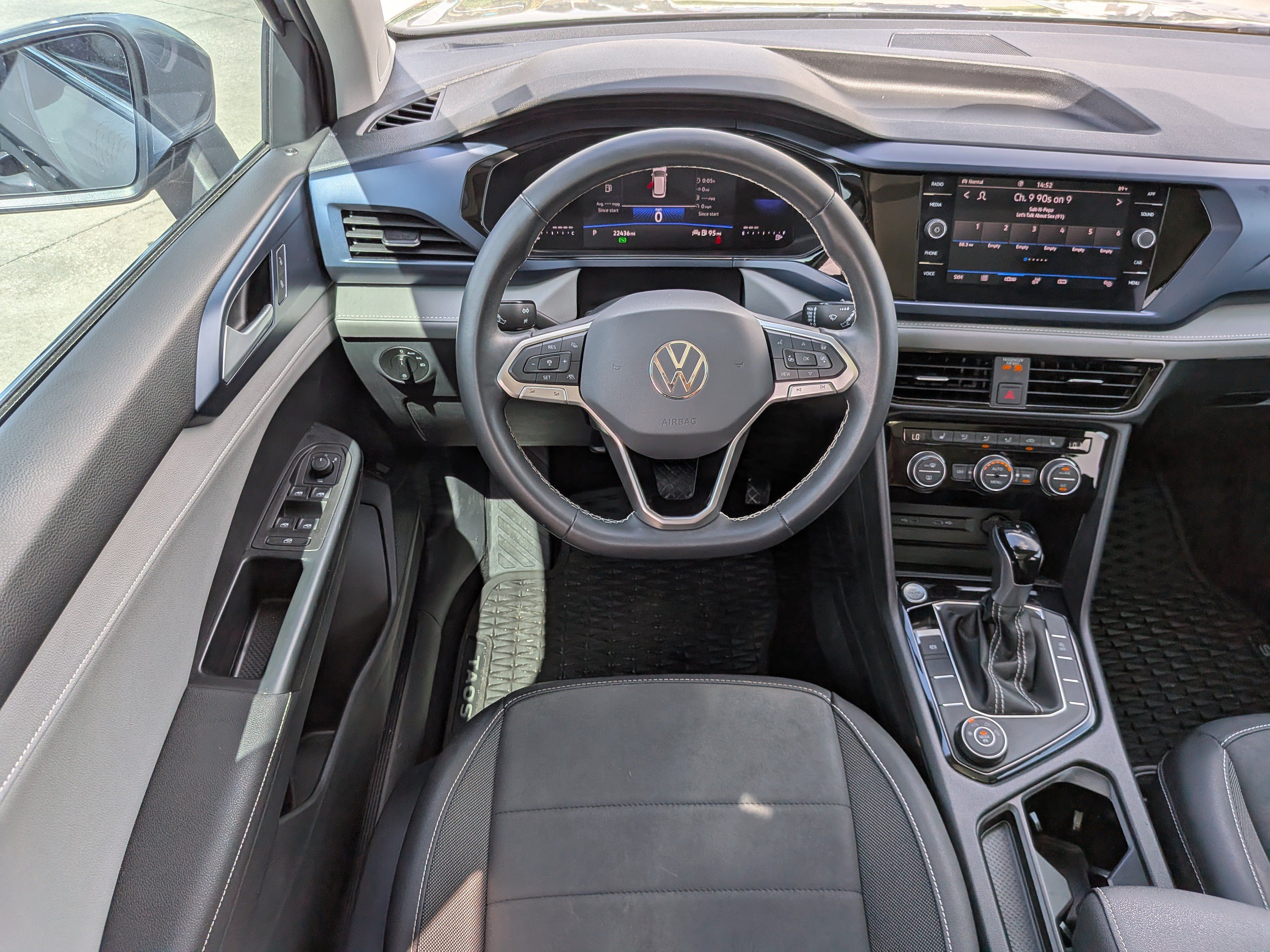 Certified 2024 Volkswagen Taos SE w/ Panoramic Sunroof Package AWD/4WD image 15