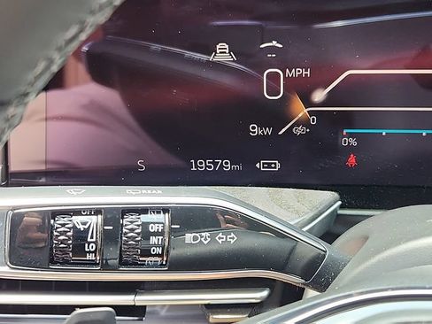 Certified 2025 Cadillac Escalade IQ Luxury 2 AWD/4WD image 19