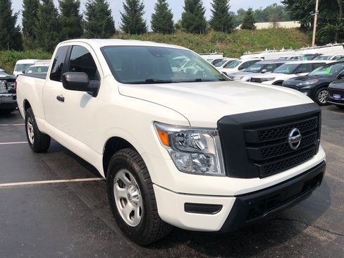 Used 2022 Nissan Titan S AWD/4WD image 8