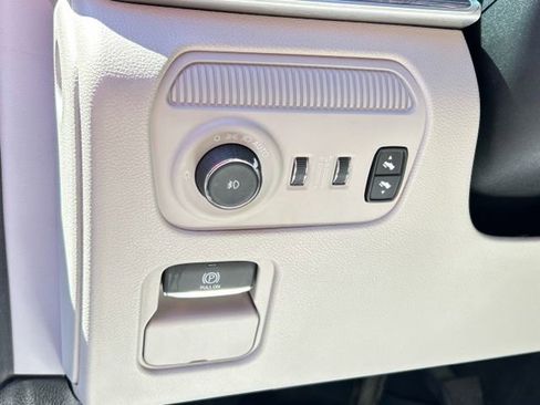 Used 2022 Jeep Wagoneer Series III w/ Premium Group I AWD/4WD image 39