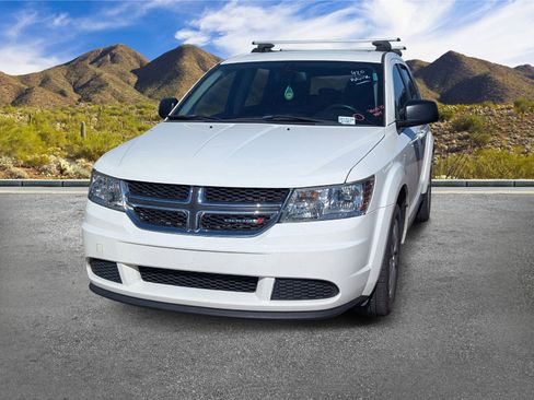 Used 2018 Dodge Journey SE FWD image 2