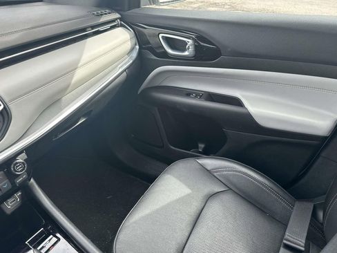 Used 2023 Jeep Compass Limited image 31