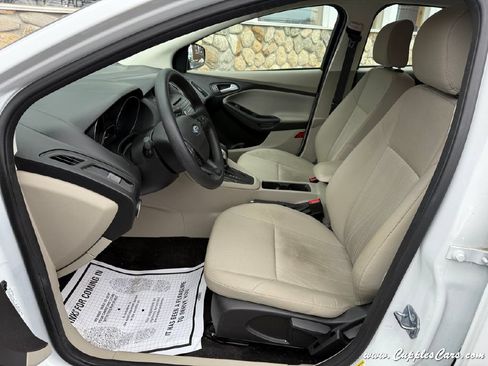 Used 2017 Ford Focus SE FWD image 4
