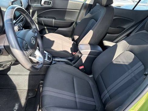 Used 2023 Hyundai Venue SEL FWD image 9