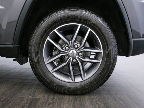 Used 2017 Jeep Grand Cherokee Limited AWD/4WD image 45