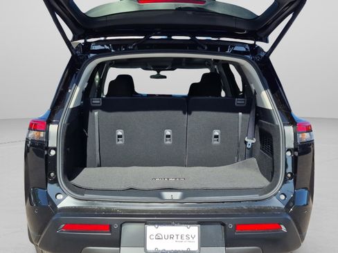 New 2026 Nissan Pathfinder SV w/ SV Premium Package FWD image 10
