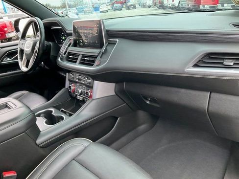 Used 2022 GMC Yukon XL SLT w/ SLT Premium Package image 23
