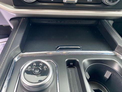 Used 2022 Ford Expedition XLT image 24