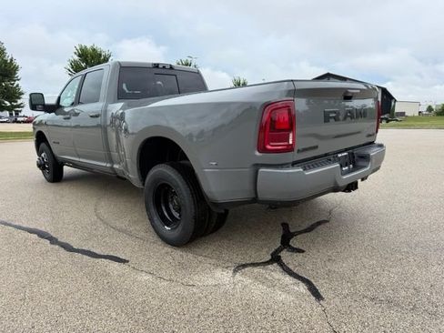 New 2026 RAM 3500 Laramie AWD/4WD image 23