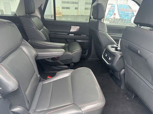 Used 2025 Ford Expedition Active AWD/4WD image 11
