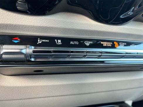 Certified 2025 Mercedes-Benz GLB 250 4MATIC image 24