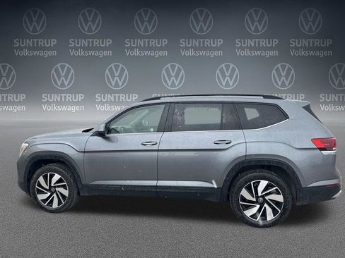 Used 2025 Volkswagen Atlas SE FWD image 32