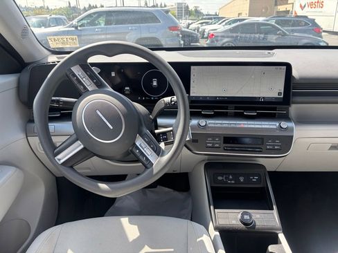 Certified 2024 Hyundai Kona SE FWD image 7