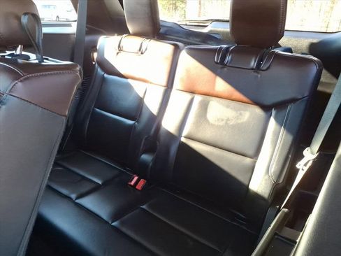 Used 2021 Ford Explorer Platinum w/ Equipment Group 601A image 14