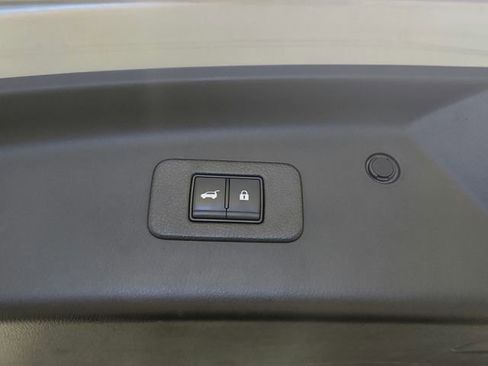 Used 2024 Nissan Armada SL image 37