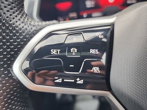 Used 2022 Volkswagen Tiguan SE R-Line image 20