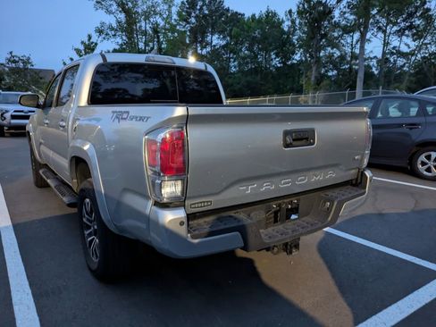 Used 2022 Toyota Tacoma TRD Sport w/ Technology Package image 5