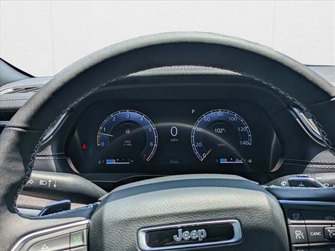 New 2025 Jeep Grand Cherokee L Limited image 11