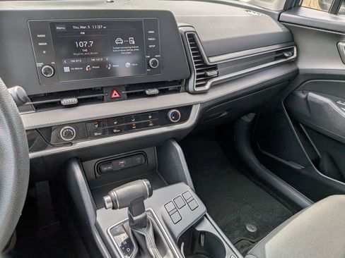 Used 2025 Kia Sportage LX image 22