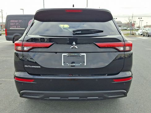 Used 2023 Mitsubishi Outlander ES image 5
