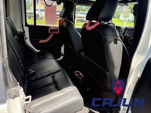 Used 2015 Jeep Wrangler Unlimited Rubicon w/ Connectivity Group AWD/4WD image 20