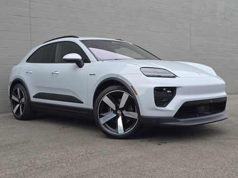 New 2026 Porsche Macan 4 Electric image 7