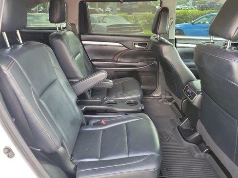 Used 2018 Toyota Highlander XLE FWD image 33
