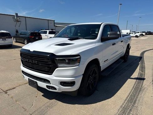 Used 2023 RAM 1500 Laramie AWD/4WD image 3