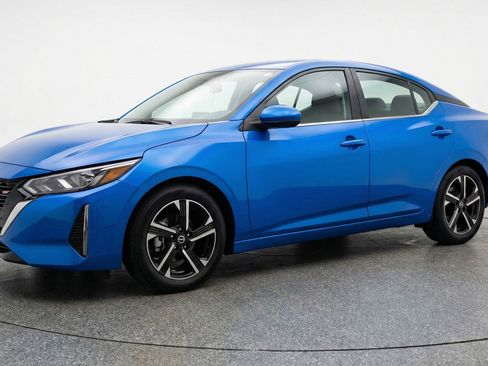 Used 2025 Nissan Sentra SV image 3