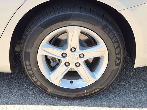 Used 2021 Chevrolet Malibu LS FWD image 9