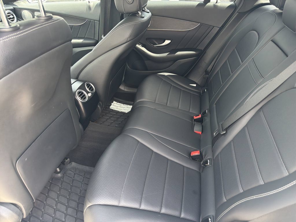 Used 2021 Mercedes-Benz GLC 300 4MATIC image 13