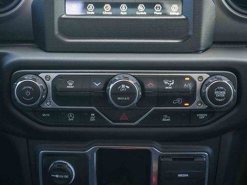 Used 2023 Jeep Gladiator Sport AWD/4WD image 15