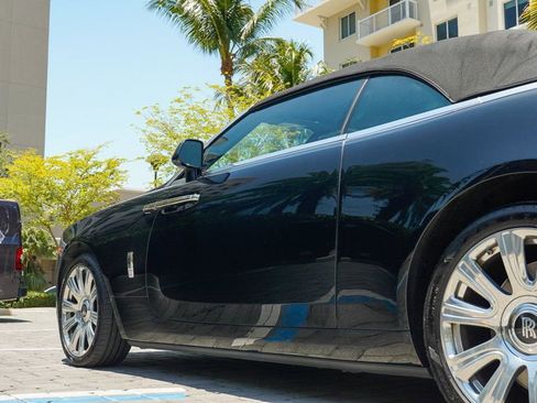 Used 2016 Rolls-Royce Dawn image 17