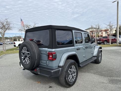 Used 2024 Jeep Wrangler Sahara image 3
