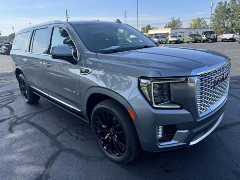 Used 2022 GMC Yukon XL Denali image 17