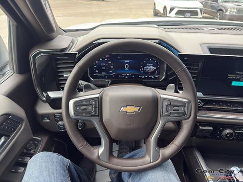 Used 2025 Chevrolet Silverado 1500 LTZ w/ Z71 Off-Road Package AWD/4WD image 17