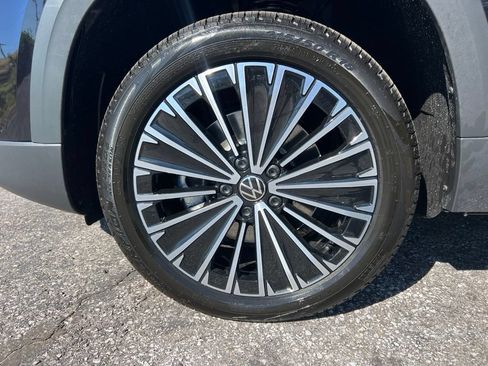 New 2026 Volkswagen Taos SE FWD image 7