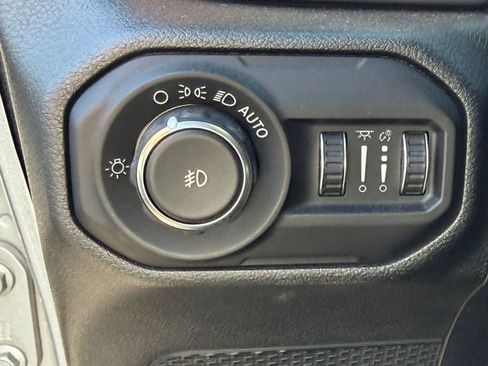 Used 2018 Jeep Wrangler Unlimited Sport S AWD/4WD image 9