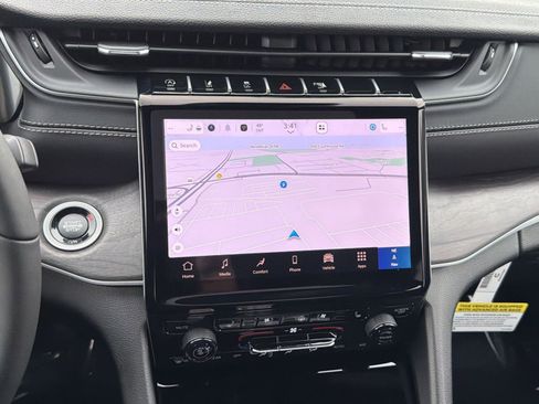 New 2025 Jeep Grand Cherokee Limited w/ Luxury Tech Group II image 20